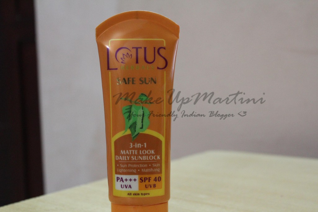 Lotus Herbals Safe Sun 3-In-1 Matte Look Daily Sunblock (SPF 40)