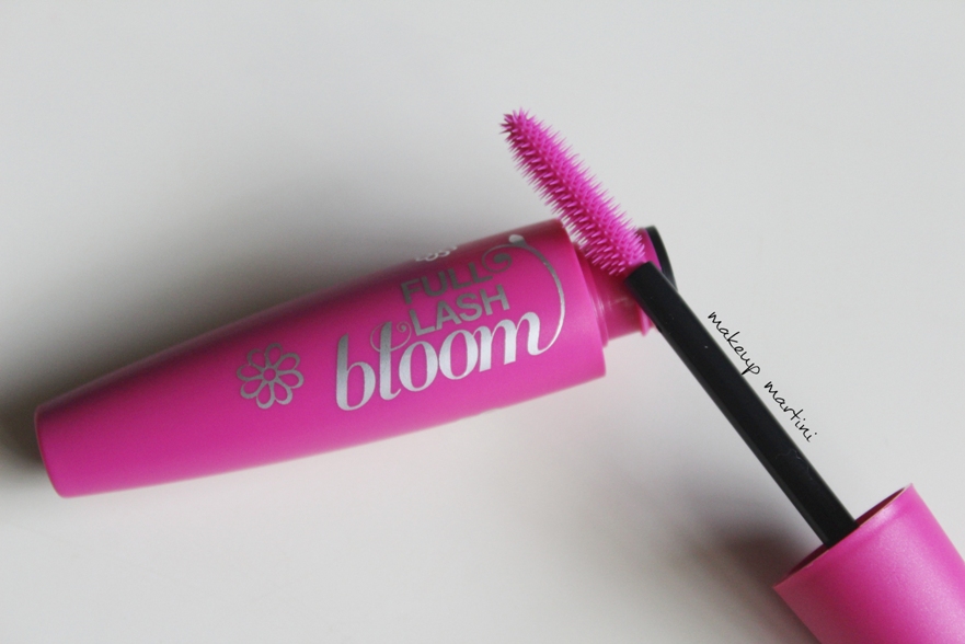 Covergirl Full Lash Bloom Mascara Review and Swatch